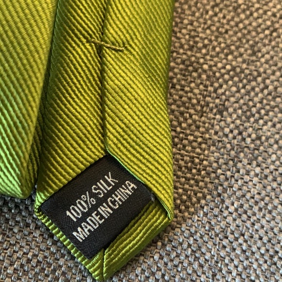 Men’s Lime Green Silk Tie - Picture 3 of 3